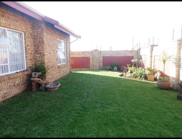 3 BEDROOM TOWNHOUSE FOR SALE IN RIVERSDALE